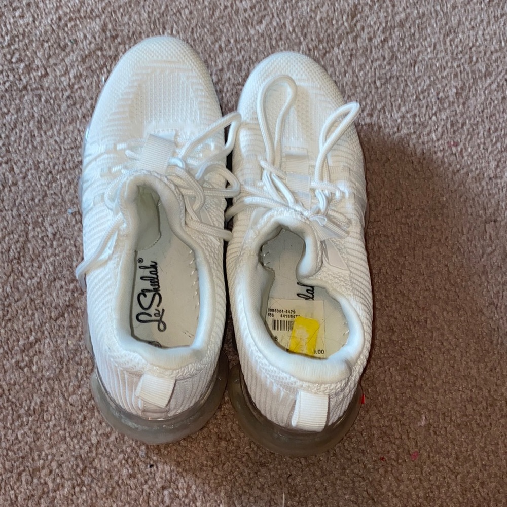 White Running Shoes / Tennis Shoes